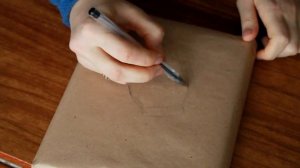 Как оригинально упаковать подарок в крафт бумагу / Простой способ /  how to pack a gift