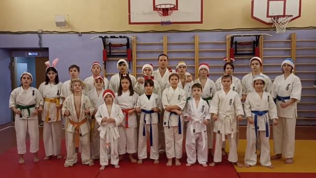 С Новым 2024 Годом!Поздравляем всех тренеров,одноклубников,подписчиков и всех наших друзей! смотреть онлайн