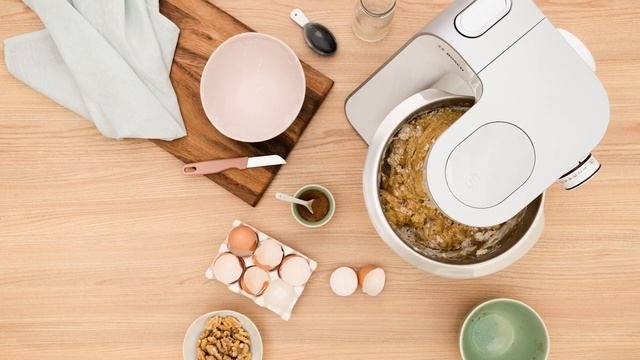 Кухонная машина Bosch MUM Серия 4(MUM5)для кондитеров: замешивает тесто для тортов, кексов, пирожны