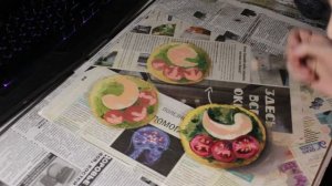 Как рисовать маслом на газете