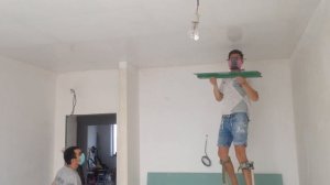 Шпаклюем потолок краскопультом очень быстро и легко
