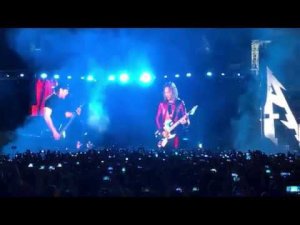 Metallica исполнила песню "Группа крови"