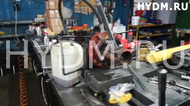 Проверка поворота в правую сторону вращателя с установки по закручиванию свай | HYDM.RU #162.2 смотреть онлайн