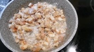 Макароны с курицей в сливочно-сырном соусе.