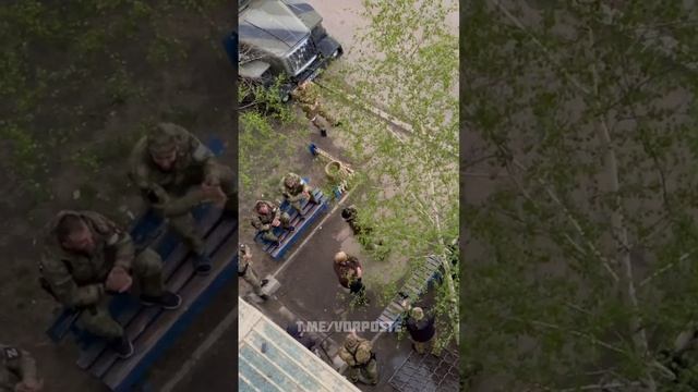 Военнослужащие из Чечни устроили танцы с местными жителями. Спецоперация на Украине