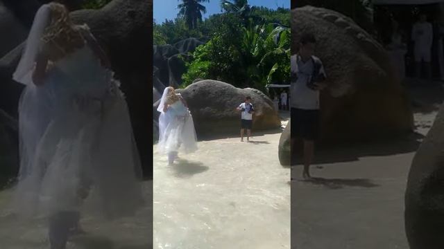 Жених и Невеста на Анс-Сурс-Даржан-Сейшелы