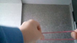Фокус с резинкой сквозь палец😨😨😨