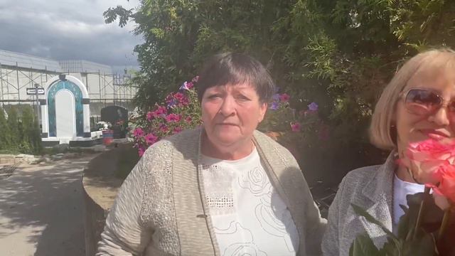 Поклонницы Юрия Шатунова из Эстонии с фенечками и песней