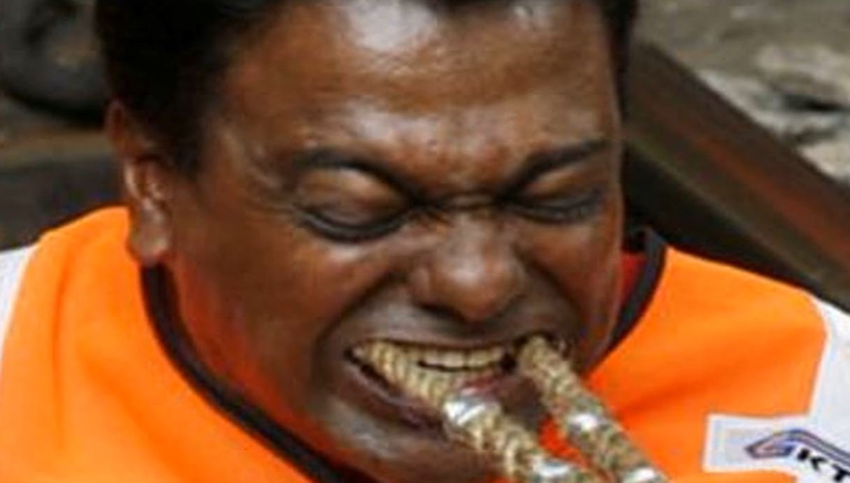 Этот мужик творит невероятное! Сила рта. смотреть онлайн