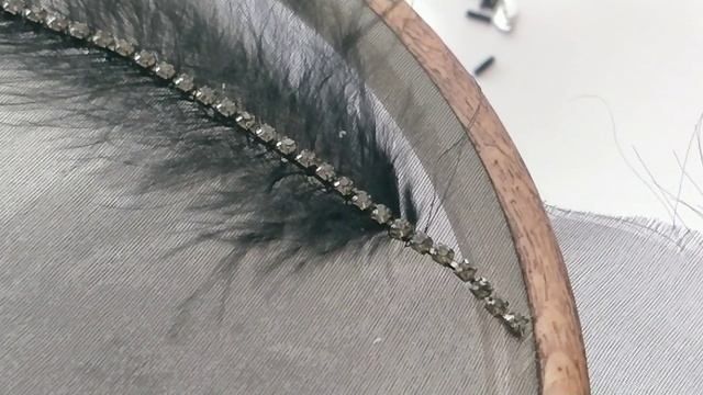Люневильская вышивка с пером и стразами / Luneville Embroidery With Feather And Rhinestones