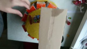 Как сделать ТОРТ  из конфет ? и сока. ?