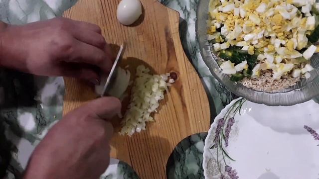 #Салат с мивины и консервой в масле.