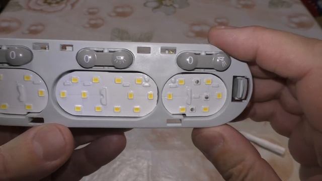 Renault Duster. Замена штатного плафона на 3-х кнопочный и его доработка. Установка LED плат.