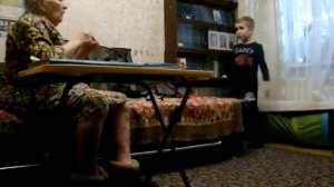 Прабабушка и правнук зажигают вместе под песню Два орла