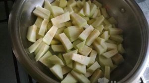 Жареные кабачки кубиками на сковороде с чесноком