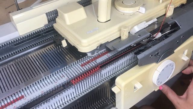 Вяжем рюш/рюш на вязальной машине смотреть онлайн