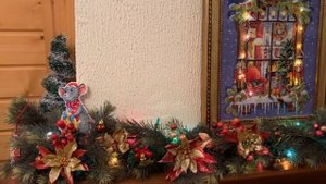 Вышитые ёлочные игрушки в новогоднем интерьере ??