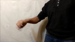 Как крутить нож: смена хвата одной рукой