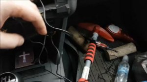 Шумоизоляция багажника VW Caddy и примерка Ipad на панель.