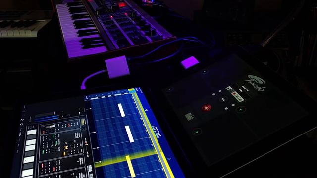 Crunchy: Ipad + Korg Gadget 2 + microKORG + Turnado смотреть онлайн