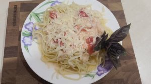 Паста с креветками в сливочно-чесночном соусе.