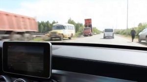 Работа системы адаптивного круиз контроля Distronic Plus и активной системы удержания полосы движе