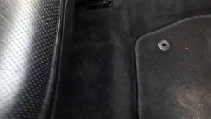 Где находится аккумулятор? Mercedes  gl550