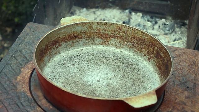 СЕЛЬДЬ с ЖАРЕНОЙ КАРТОШКОЙ/Рецепт малосольной сельди и жареной картошки с грибами и беконом. ENG SU смотреть онлайн