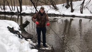 Вытащил раритет! Поисковым магнитом! (р. Яуза) Магнит застрял так! Думал что не вытащу!