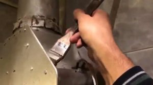 Чистка газовой колонки Юнкерс от пыли.