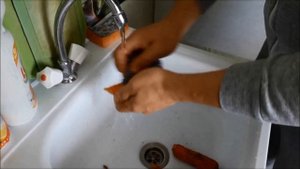 Как быстро почистить морковь не поранив руки легко и бережно?