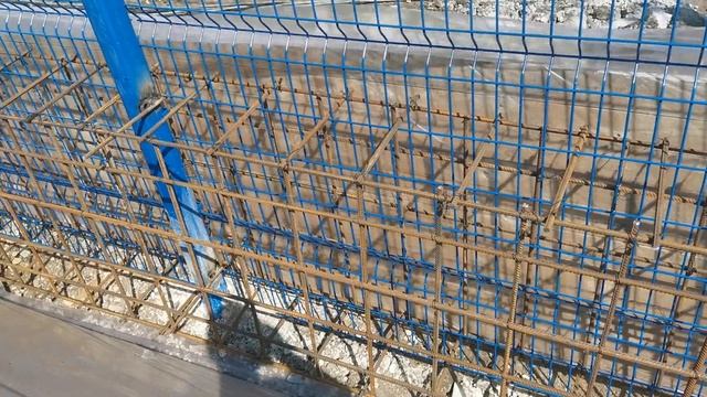 Готовый монтаж арматуры, на забор, краткий обзор смотреть онлайн