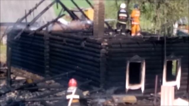 В Смолевичском районе горели жилой дом и гараж смотреть онлайн
