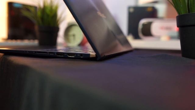Laptop yg Katanya Mahal Gak Worth !! | Review Asus Zenbook 15 UX533FD смотреть онлайн