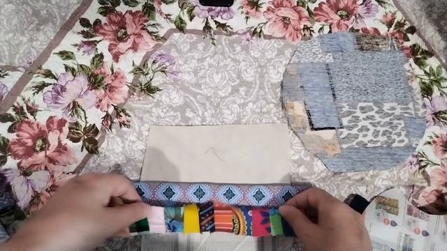 Наволочки и прихватки из мелких лоскутков.