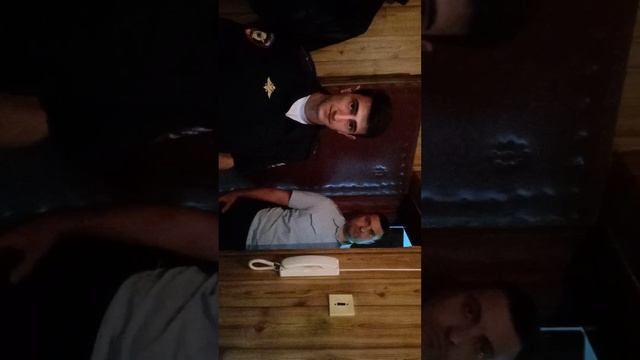 РЯЖЕНЫЕ В ФОРМУ ПОЛИЦИИ. смотреть онлайн