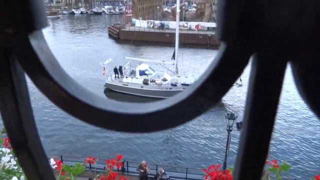 Music on the streets of Gdansk - Toccata and Fugue - violin and accordion смотреть онлайн