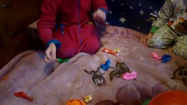 Лопаем шарики с сюрпризом ) смотреть онлайн