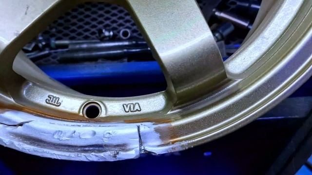 Правка Rays Volk удар в бордюр. смотреть онлайн