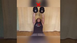 Разводка гантелей лёжа