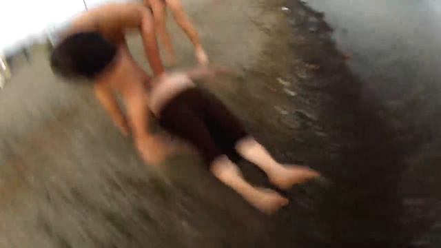 Тургояк: Спасение тонущей женщины - парни молодцы! смотреть онлайн