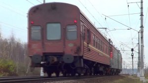 Электровоз ВЛ11.8-817 с вагоном "Дефектоскоп"