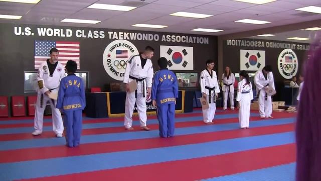 Экзамен в школе Тхэквондо для следующего уровня. смотреть онлайн