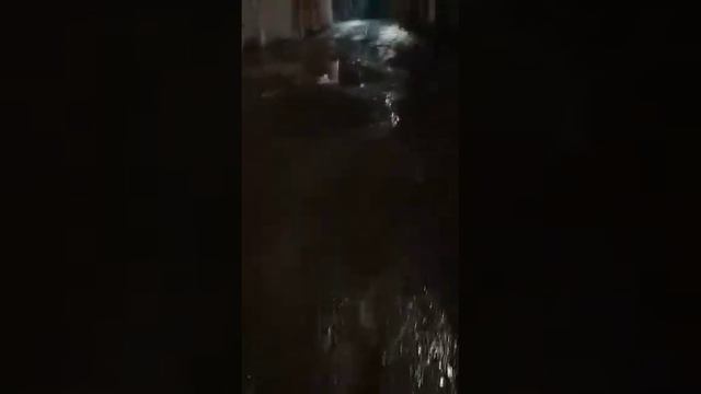 По колено в грязи. Улица Ростовская, Бишкек смотреть онлайн