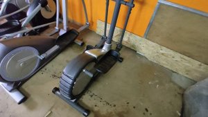 Эллиптический тренажер Hasttings Q600 Medusa, сравнение с Oxygen Satori E
