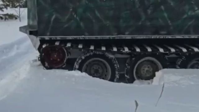 Гусеничный вездеход по глубокому снегу. Видео от коллеги подписчика смотреть онлайн