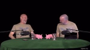 мужики смеются над свиньями мем