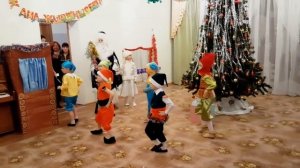 Новогодний утренник в детском саду (логопедическая группа) танец "Гномы-лилипутики"