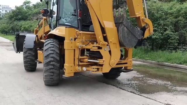 Равноколесный китайский экскаватор-погрузчик 388H