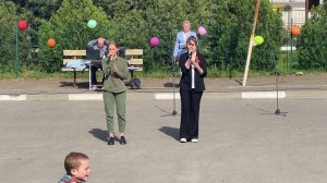 «А закаты алые»-Алина Рыбакова и Ульяна Вдовина. Районные дворовые концерты ко Дню Победы.